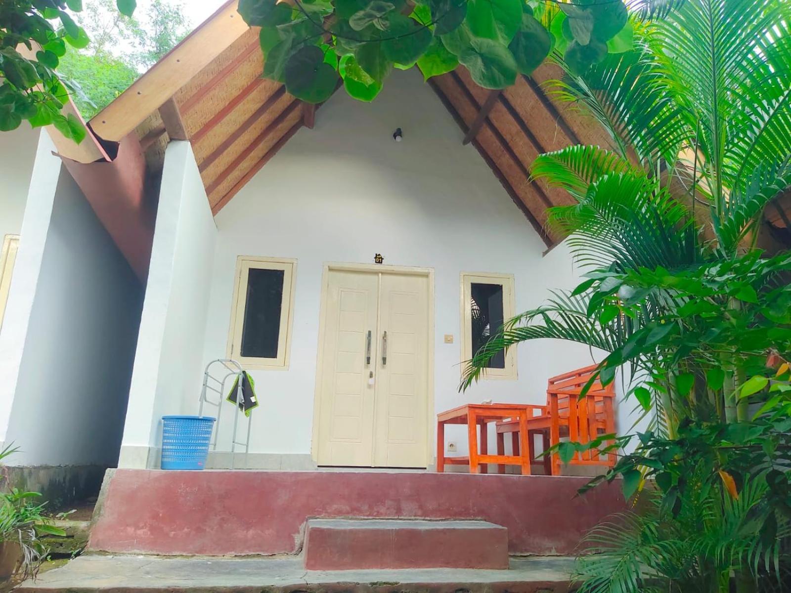 Putri Nyale Bungalow Kuta  Exterior foto