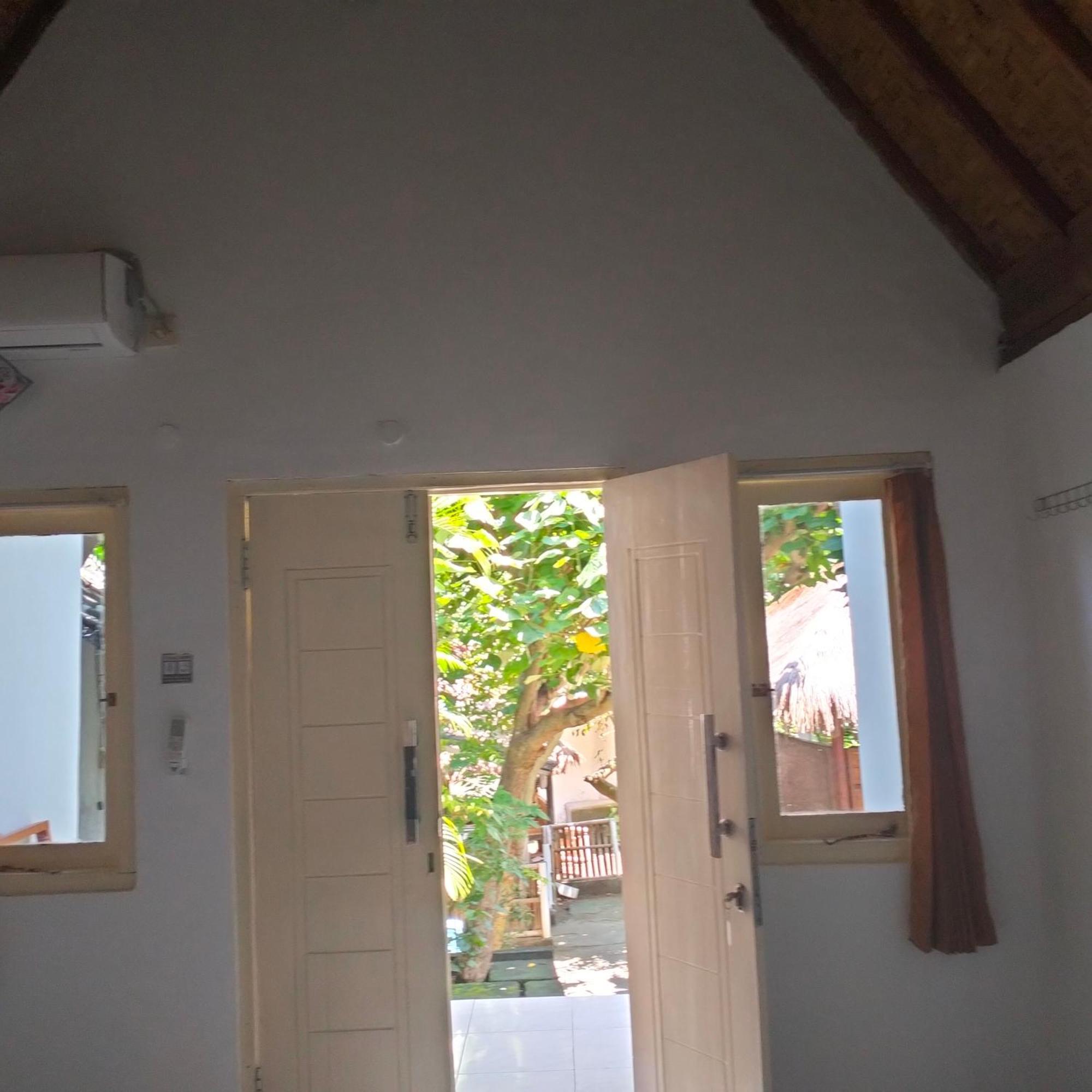 Putri Nyale Bungalow Kuta  Exterior foto