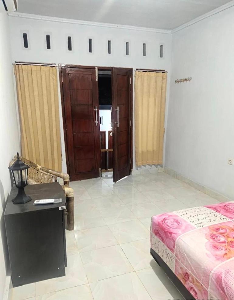 Putri Nyale Bungalow Kuta  Habitación foto