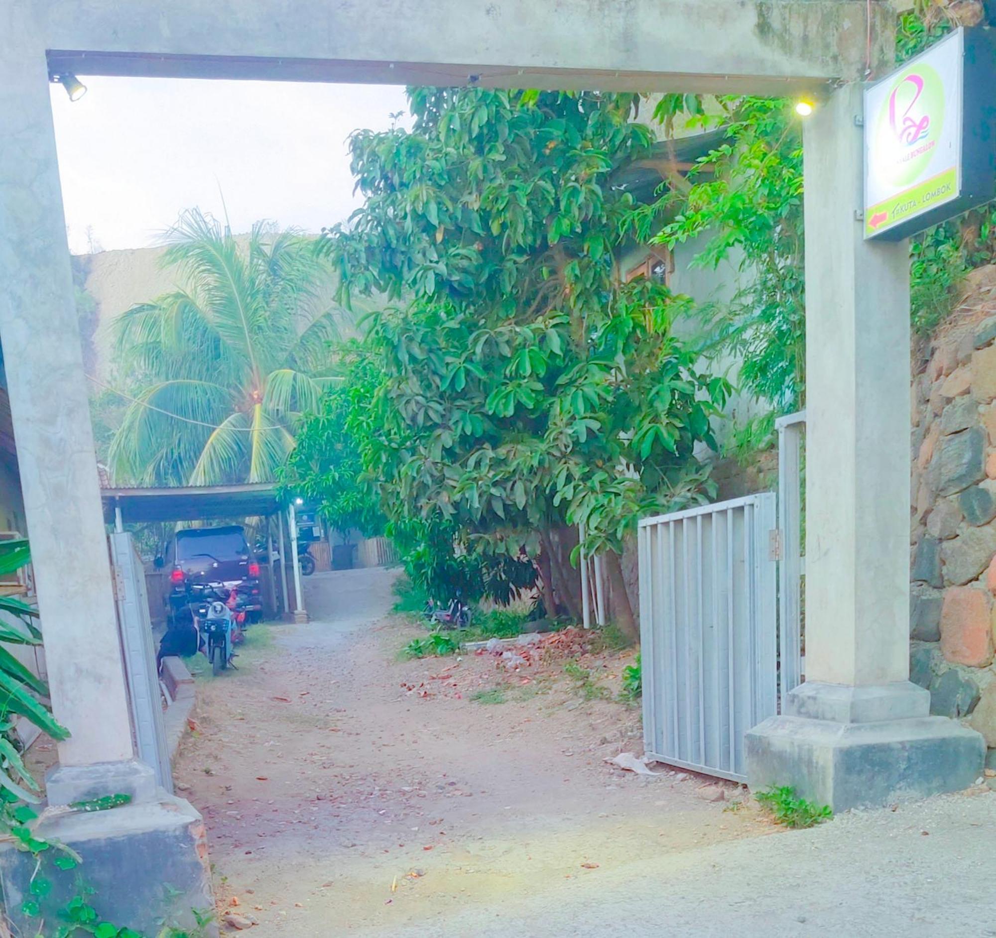 Putri Nyale Bungalow Kuta  Exterior foto