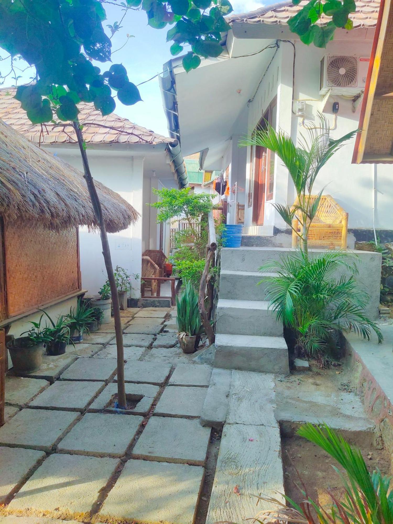 Putri Nyale Bungalow Kuta  Exterior foto